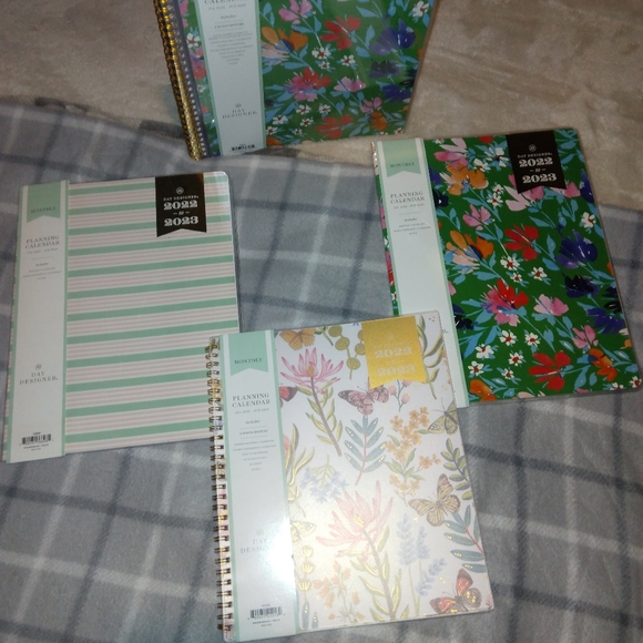 2022-2023 monthly planning calendars and weekly planners - Picture 2 of 7